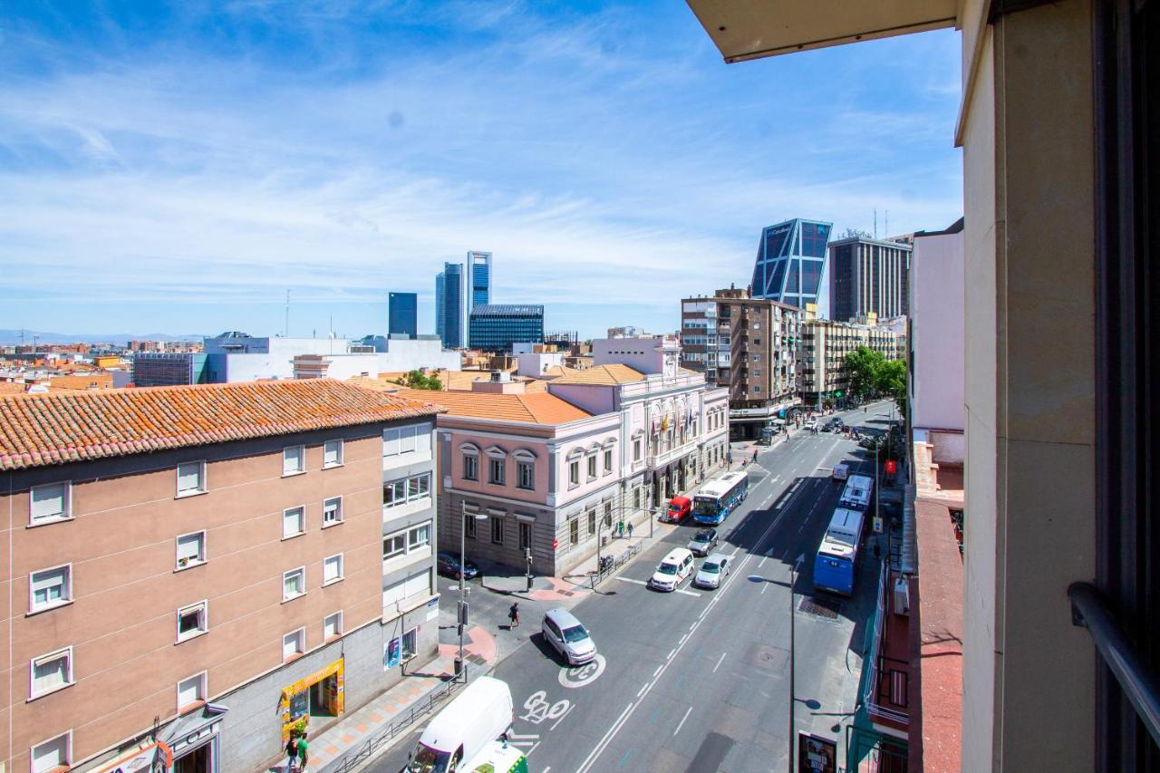 Apartamentos Castilla Luz Business Madrid Exterior photo