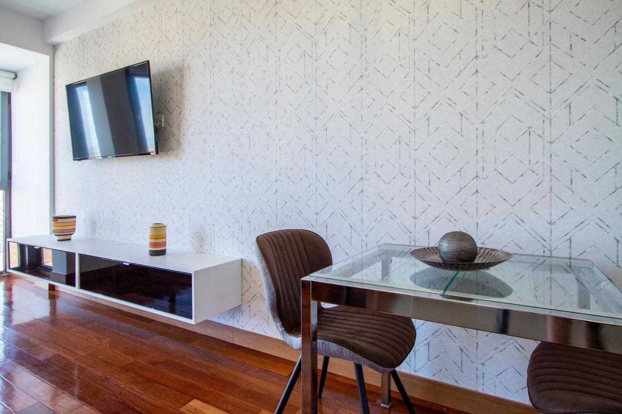 Apartamentos Castilla Luz Business Madrid Exterior photo