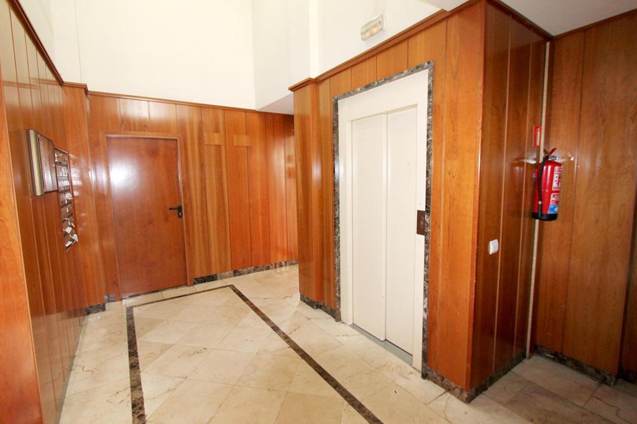 Apartamentos Castilla Luz Business Madrid Exterior photo
