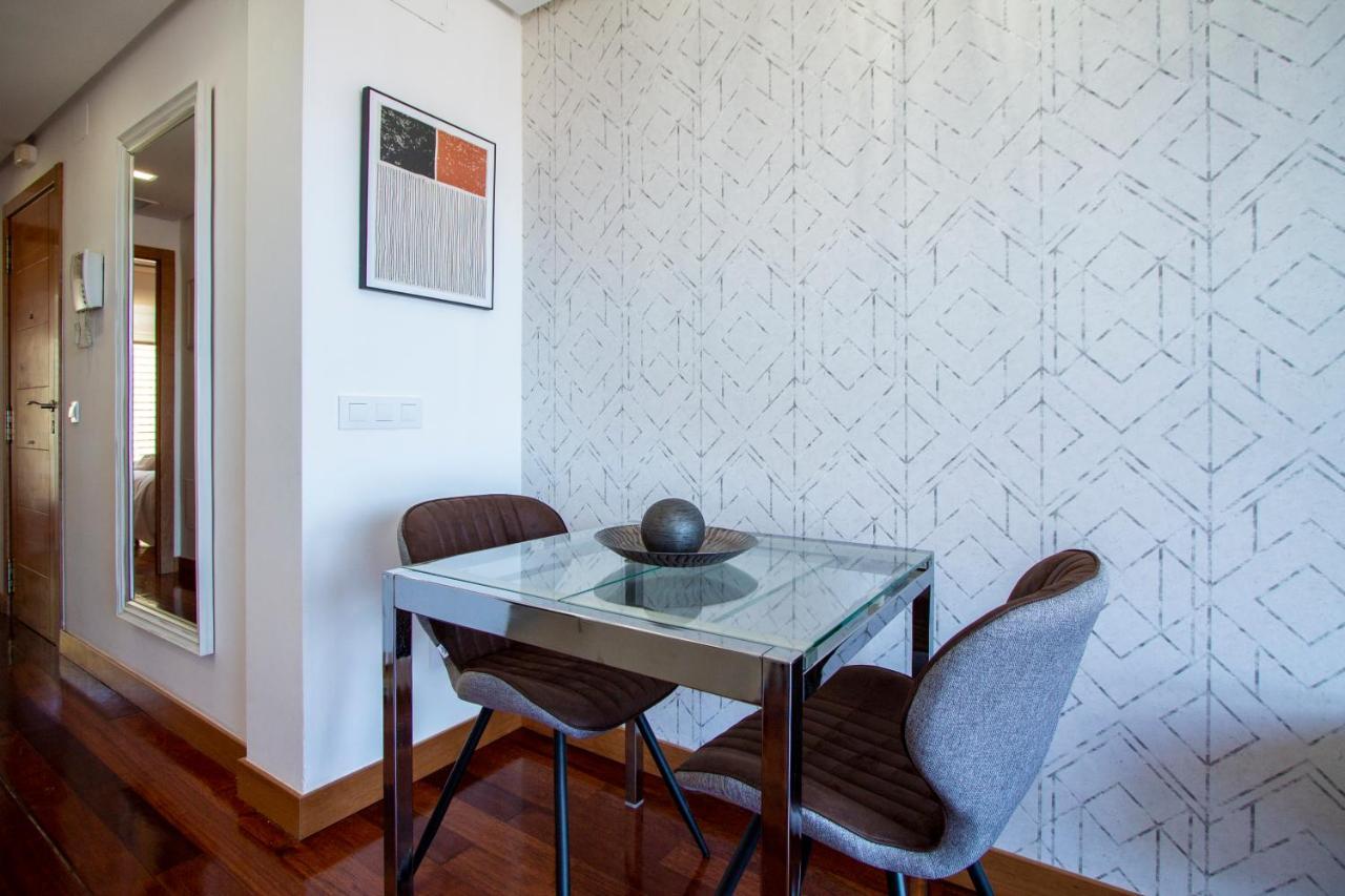 Apartamentos Castilla Luz Business Madrid Exterior photo