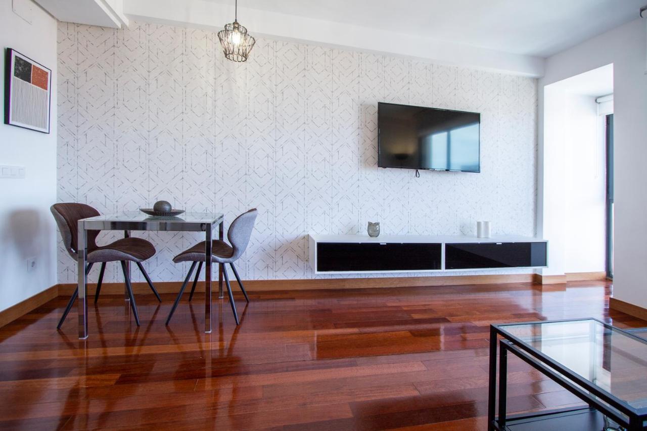 Apartamentos Castilla Luz Business Madrid Exterior photo