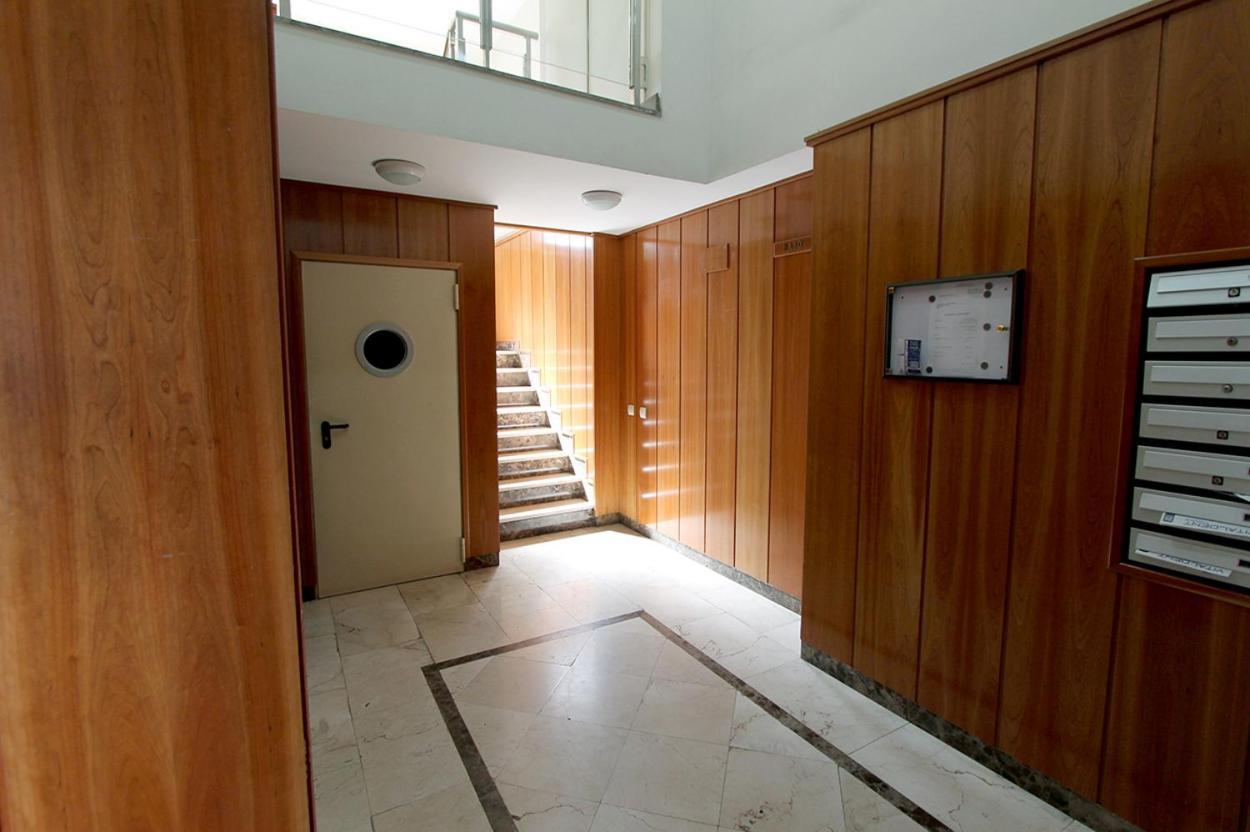 Apartamentos Castilla Luz Business Madrid Exterior photo
